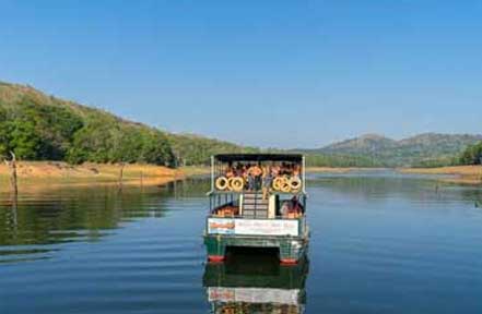 boat in periyar